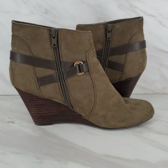 Report Women's Stitch‎ Fix Galiana Buckle Wedge Bootie Size 8.5 Green - Picture 4 of 9